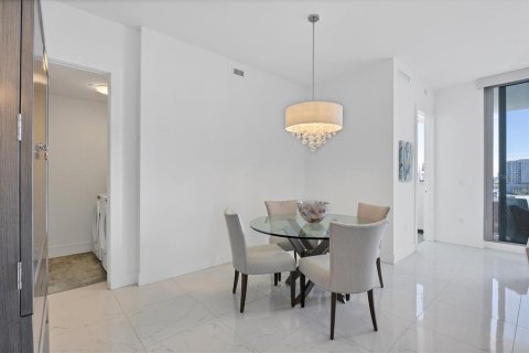 Condo in Sarasota, Florida, 2 bedrooms  № 1584414 - photo 19