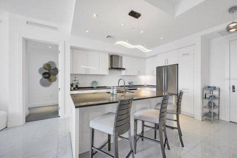 Condo in Sarasota, Florida, 2 bedrooms  № 1584414 - photo 11