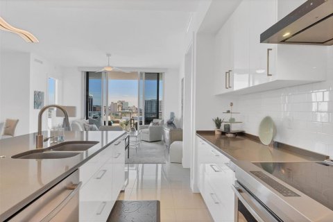 Condo in Sarasota, Florida, 2 bedrooms  № 1584414 - photo 10