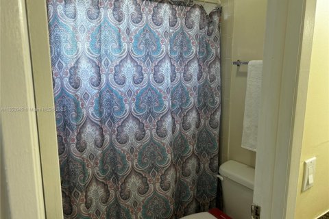 Condominio en alquiler en Miami, Florida, 2 dormitorios, 98.48 m2 № 1882252 - foto 9
