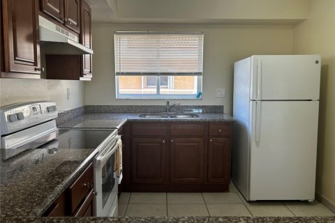 Condominio en alquiler en Miami, Florida, 2 dormitorios, 98.48 m2 № 1882252 - foto 2