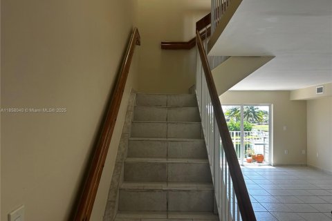 Condo in Miami, Florida, 2 bedrooms  № 1882252 - photo 7