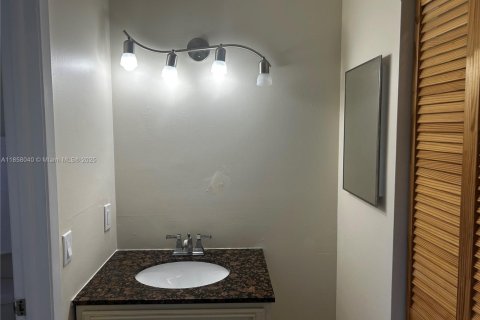 Copropriété à louer à Miami, Floride: 2 chambres, 98.48 m2 № 1882252 - photo 8