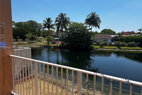 Condominio en alquiler en Miami, Florida, 2 dormitorios, 98.48 m2 № 1882252 - foto 14