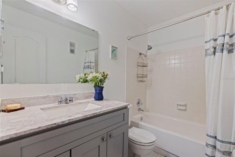 Condo in Gulfport, Florida, 2 bedrooms № 2207492 - photo 8