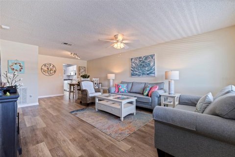 Condo in Gulfport, Florida, 2 bedrooms № 2207492 - photo 10