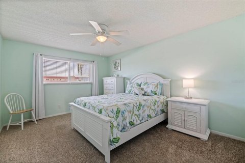 Condo in Gulfport, Florida, 2 bedrooms № 2207492 - photo 7