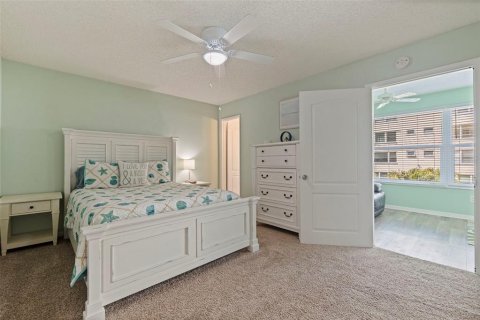 Condo in Gulfport, Florida, 2 bedrooms № 2207492 - photo 19