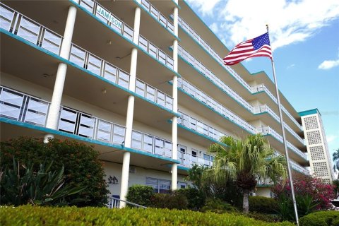 Condo in Gulfport, Florida, 2 bedrooms № 2207492