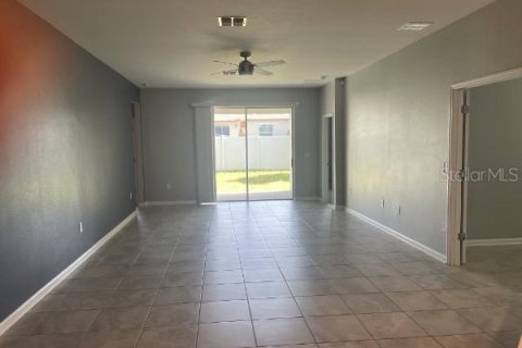 Villa ou maison à louer à Haines City, Floride: 4 chambres, 193.24 m2 № 2129552 - photo 4