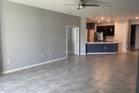 Villa ou maison à louer à Haines City, Floride: 4 chambres, 193.24 m2 № 2129552 - photo 3