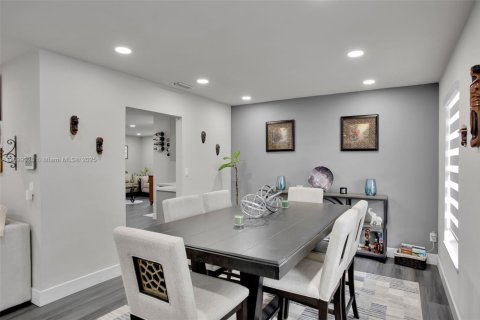 Casa en venta en Miami, Florida, 3 dormitorios, 149.02 m2 № 1951042 - foto 23