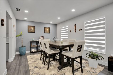 Casa en venta en Miami, Florida, 3 dormitorios, 149.02 m2 № 1951042 - foto 19