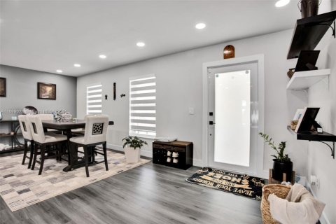 Casa en venta en Miami, Florida, 3 dormitorios, 149.02 m2 № 1951042 - foto 17