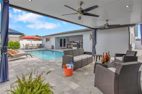 Casa en venta en Miami, Florida, 3 dormitorios, 149.02 m2 № 1951042 - foto 14