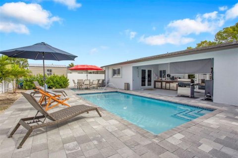 Casa en venta en Miami, Florida, 3 dormitorios, 149.02 m2 № 1951042 - foto 13