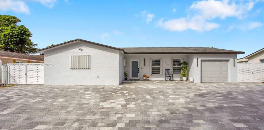 Casa en Miami, Florida 3 dormitorios, 149.02 m2 № 1951042