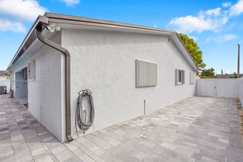 Casa en venta en Miami, Florida, 3 dormitorios, 149.02 m2 № 1951042 - foto 6