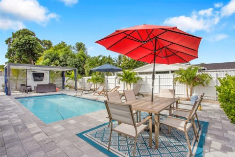 Casa en venta en Miami, Florida, 3 dormitorios, 149.02 m2 № 1951042 - foto 11
