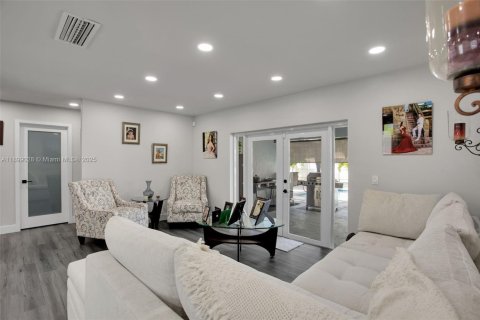 Casa en venta en Miami, Florida, 3 dormitorios, 149.02 m2 № 1951042 - foto 25