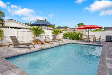 Casa en venta en Miami, Florida, 3 dormitorios, 149.02 m2 № 1951042 - foto 16