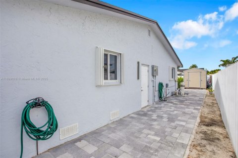 Casa en venta en Miami, Florida, 3 dormitorios, 149.02 m2 № 1951042 - foto 5