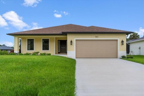 House in Englewood, Florida 3 bedrooms, 162.76 sq.m. № 1246773 - photo 1