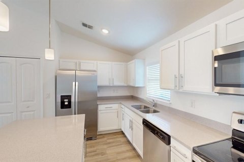 Villa ou maison à louer à North Port, Floride: 4 chambres, 153.94 m2 № 2104256 - photo 6