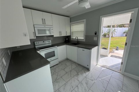 Apartment in Nokomis, Florida 2 bedrooms, 80.45 sq.m. № 2221530 - photo 18