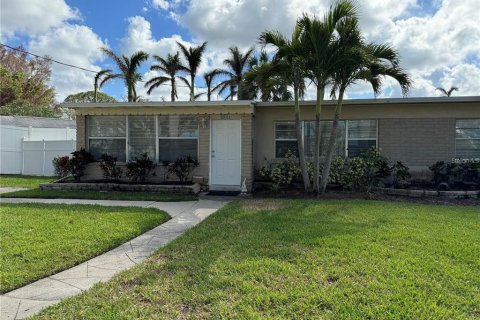 Apartment in Nokomis, Florida 2 bedrooms, 80.45 sq.m. № 2221530