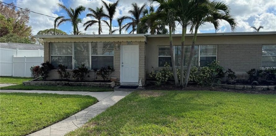 Apartment in Nokomis, Florida 2 bedrooms, 80.45 sq.m. № 2221530