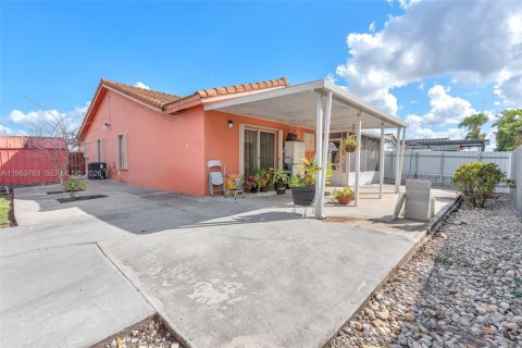 Casa en venta en Miami, Florida, 3 dormitorios, 150.32 m2 № 2008032 - foto 26