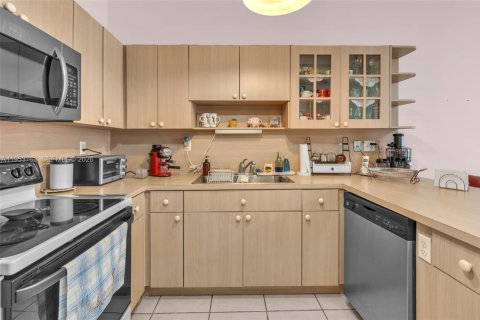 Casa en venta en Miami, Florida, 3 dormitorios, 150.32 m2 № 2008032 - foto 8