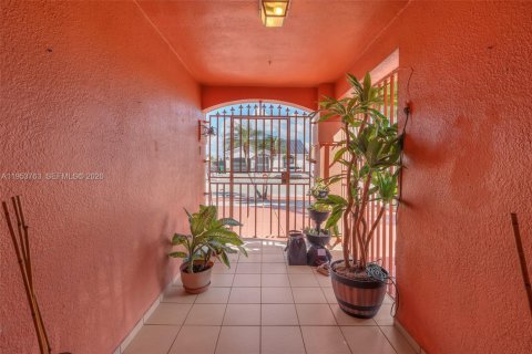 Casa en venta en Miami, Florida, 3 dormitorios, 150.32 m2 № 2008032 - foto 28