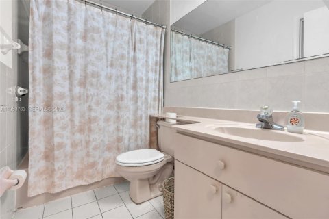 Casa en venta en Miami, Florida, 3 dormitorios, 150.32 m2 № 2008032 - foto 13
