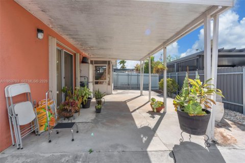 Casa en venta en Miami, Florida, 3 dormitorios, 150.32 m2 № 2008032 - foto 25