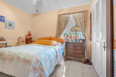 Casa en venta en Miami, Florida, 3 dormitorios, 150.32 m2 № 2008032 - foto 20