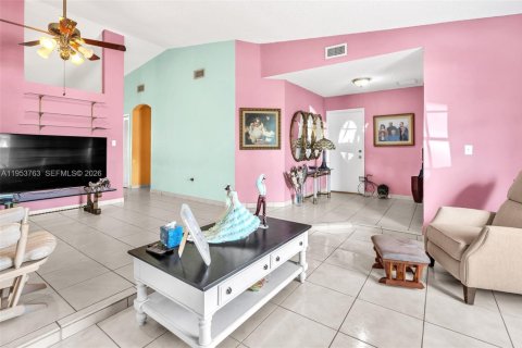 Casa en venta en Miami, Florida, 3 dormitorios, 150.32 m2 № 2008032 - foto 23
