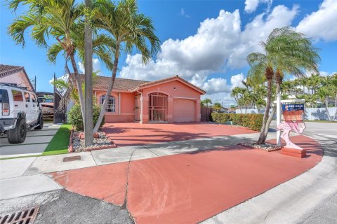 Casa en venta en Miami, Florida, 3 dormitorios, 150.32 m2 № 2008032 - foto 2