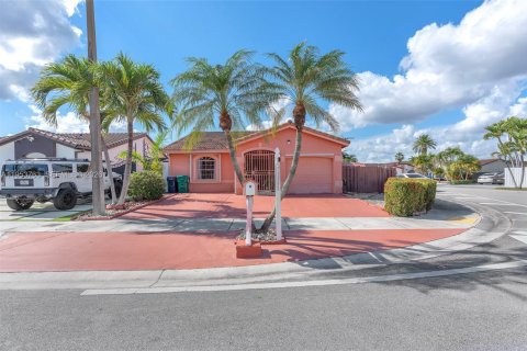 Casa en venta en Miami, Florida, 3 dormitorios, 150.32 m2 № 2008032 - foto 5