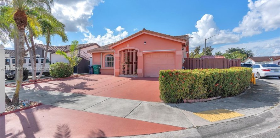 Casa en Miami, Florida 3 dormitorios, 150.32 m2 № 2008032