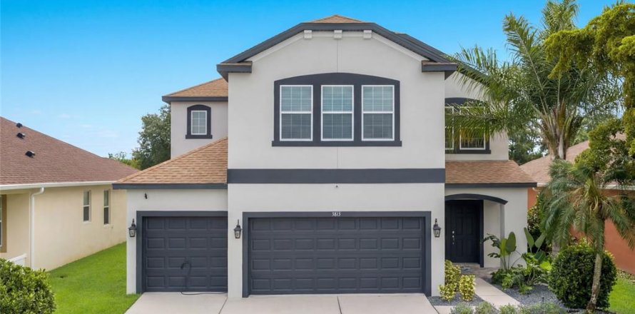 House in Bradenton, Florida 5 bedrooms, 276.38 sq.m. № 2095769