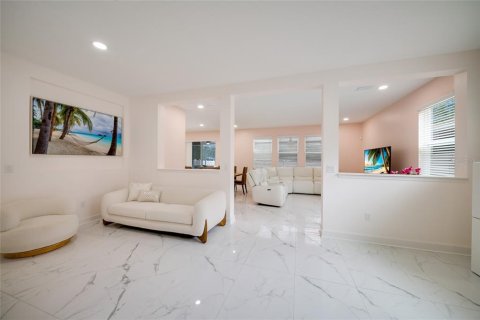 House in Bradenton, Florida 5 bedrooms, 276.38 sq.m. № 2095769 - photo 9