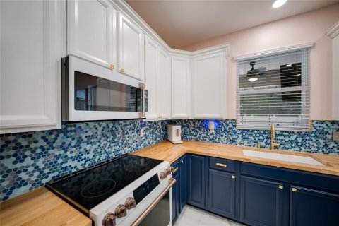 House in Bradenton, Florida 5 bedrooms, 276.38 sq.m. № 2095769 - photo 23