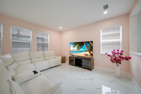 House in Bradenton, Florida 5 bedrooms, 276.38 sq.m. № 2095769 - photo 12
