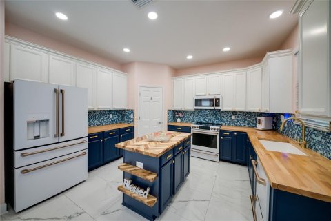House in Bradenton, Florida 5 bedrooms, 276.38 sq.m. № 2095769 - photo 16