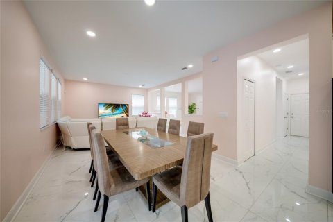 House in Bradenton, Florida 5 bedrooms, 276.38 sq.m. № 2095769 - photo 15