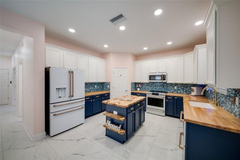House in Bradenton, Florida 5 bedrooms, 276.38 sq.m. № 2095769 - photo 19