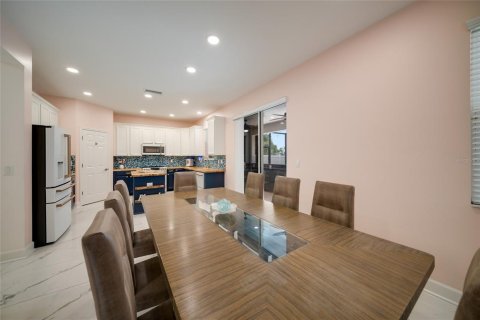 House in Bradenton, Florida 5 bedrooms, 276.38 sq.m. № 2095769 - photo 14