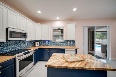 House in Bradenton, Florida 5 bedrooms, 276.38 sq.m. № 2095769 - photo 25